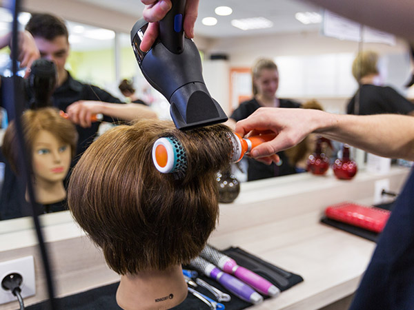 Formation Au Cap Coiffure Dans Notre Ecole De Coiffure A Caen